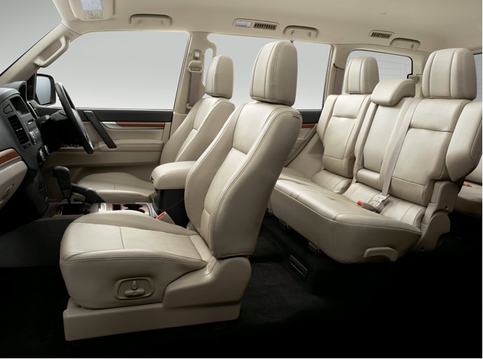 Mitsubishi Montero Interior seating arrangement